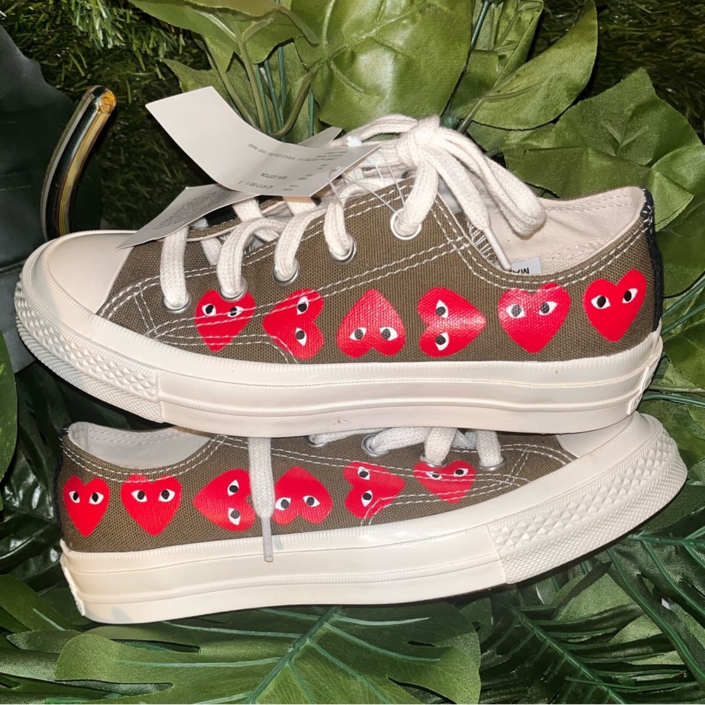 Comme Des Garçons Play x Converse
Chuck 70 "Multi Hearts" sneakers